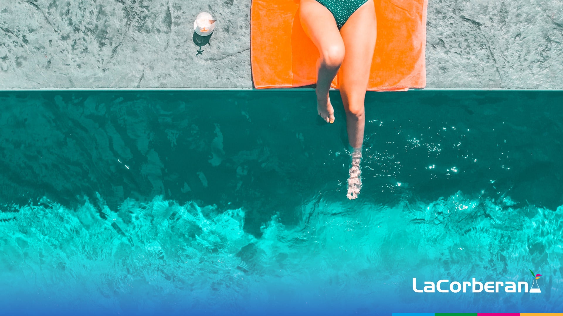 Cómo limpiar el agua verde de la piscina