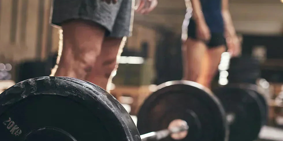 Cómo limpiar y desinfectar las pesas y los equipos del gimnasio
