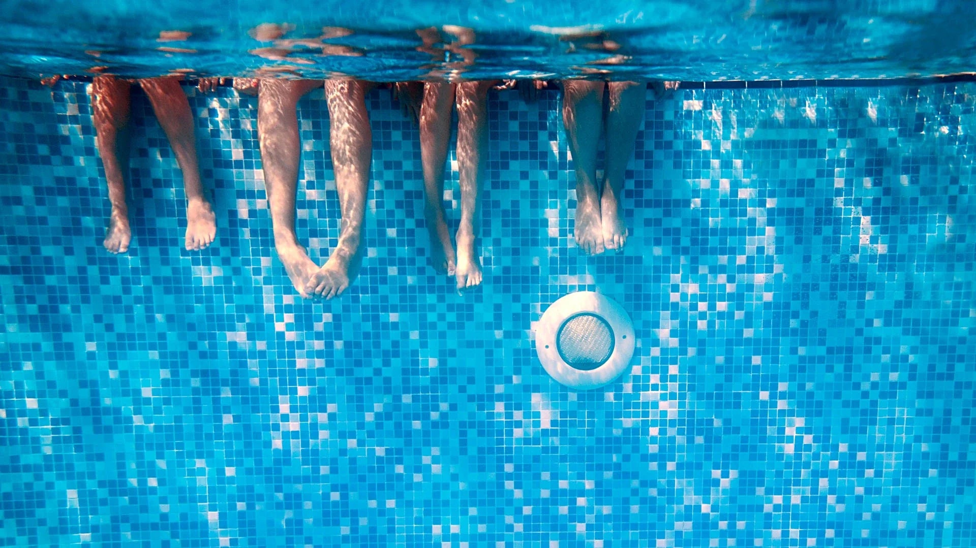 Mantenimiento de Piscina en Invierno: Guía Completa Según las Zonas y Clima