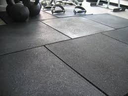Cómo limpiar los pisos de goma o pisos duros del gimnasio
